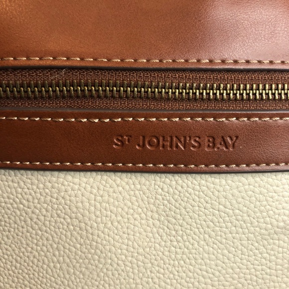 St John’s Bay bundle. Crossbody, tee and long sleeve tee Medium. - Picture 14 of 16